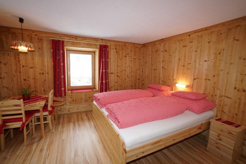 Apartamento Haus Ruetzbach Neustift im Stubaital Habitación foto